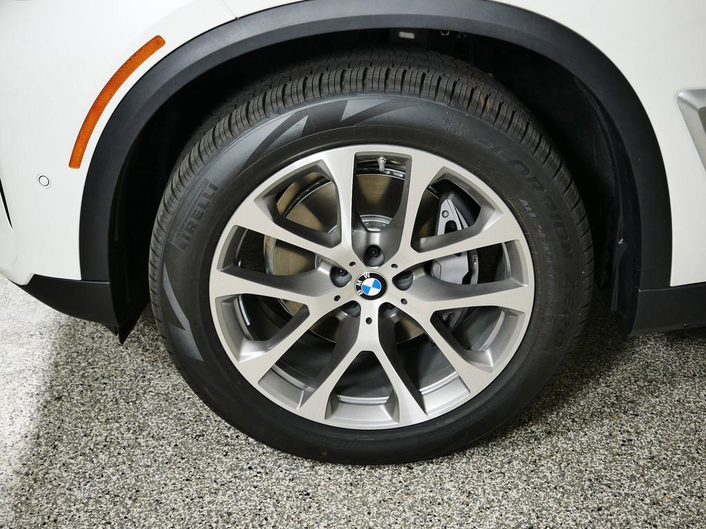 Thumbnail: 2026 BMW X5 - 13