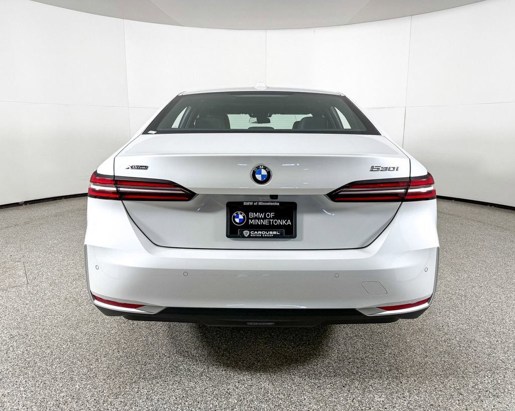 Thumbnail: 2025 BMW 5 Series - 14