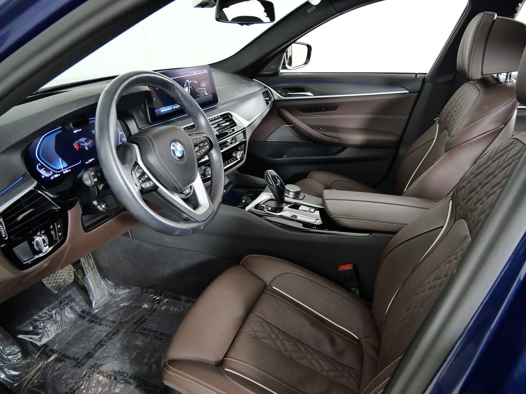 Thumbnail: 2023 BMW 5 Series - 38