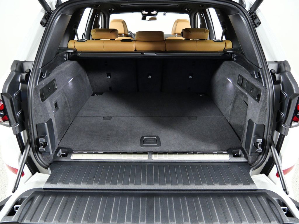 Thumbnail: 2026 BMW X5 - 28