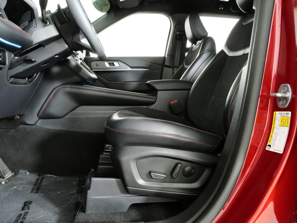 Thumbnail: 2025 Ford Explorer - 30