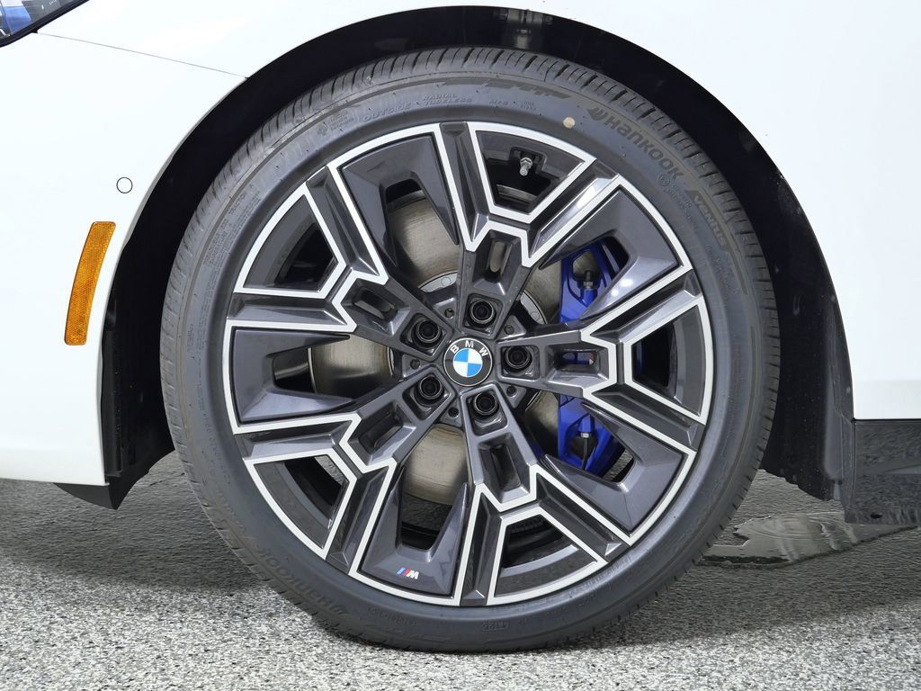 Thumbnail: 2026 BMW i5 - 19