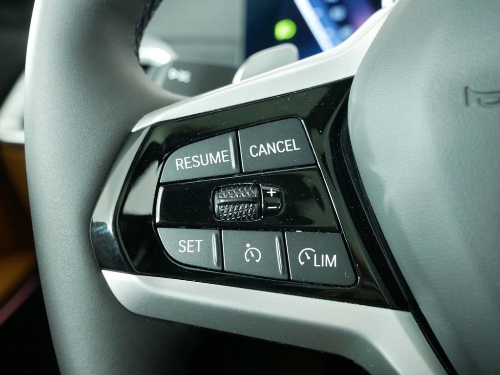 Thumbnail: 2025 BMW 3 Series - 38