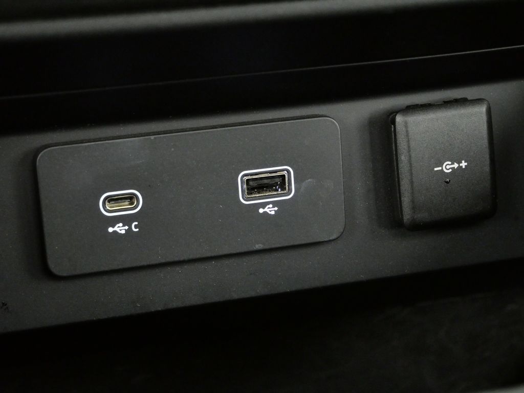 Thumbnail: 2024 Land Rover Defender - 46