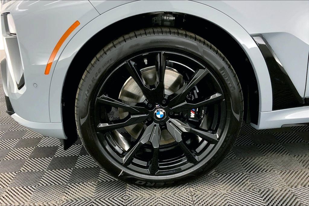 Thumbnail: 2026 BMW X7 - 8