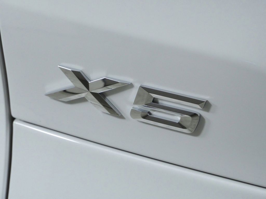 Thumbnail: 2026 BMW X5 - 13