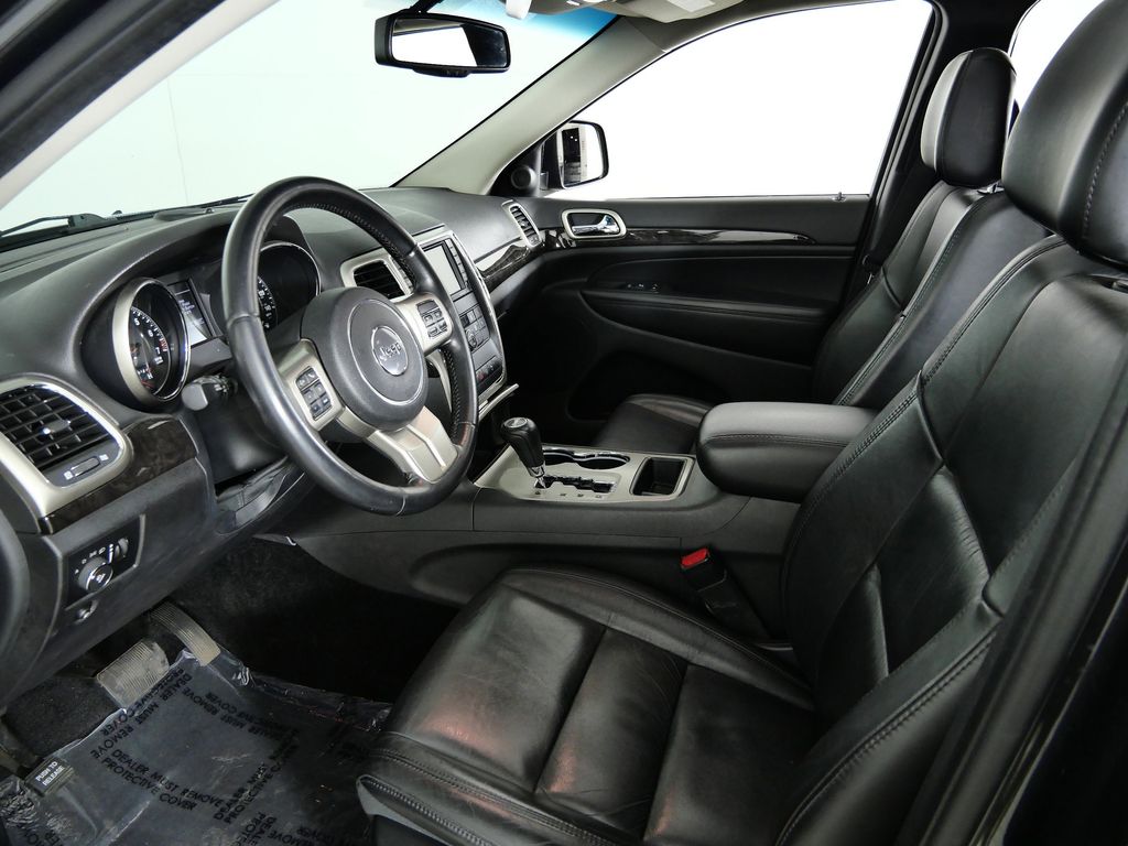 Thumbnail: 2011 Jeep Grand Cherokee - 32