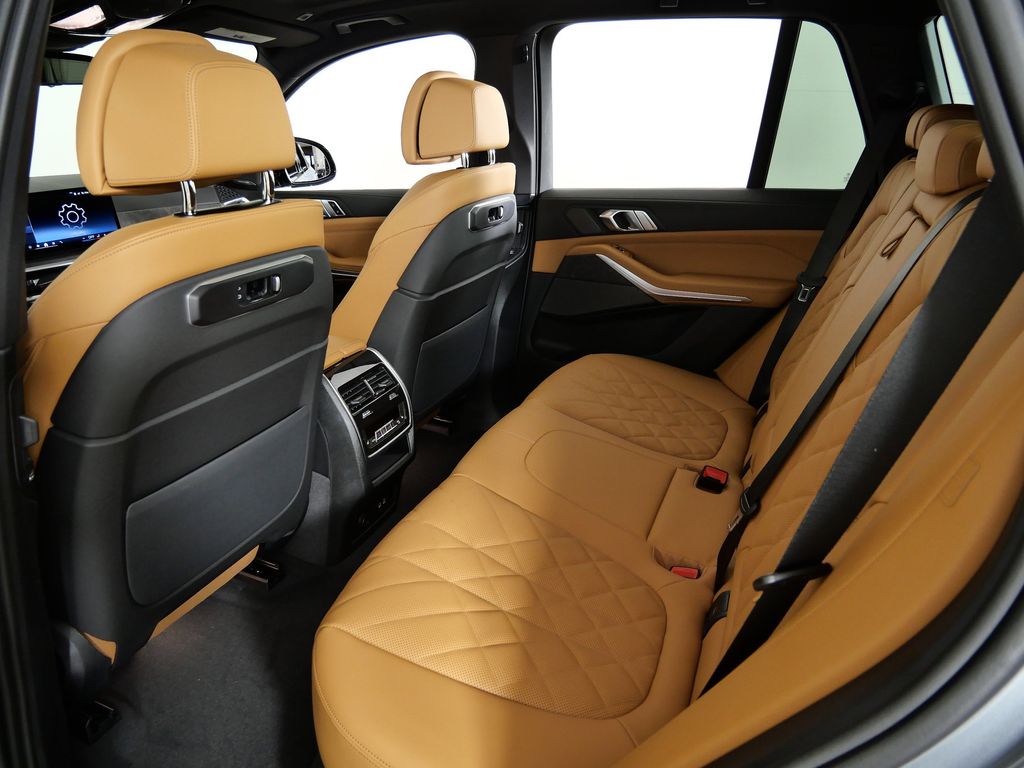 Thumbnail: 2026 BMW X5 - 32