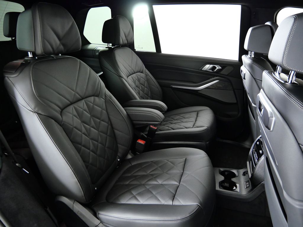 Thumbnail: 2026 BMW X7 - 27