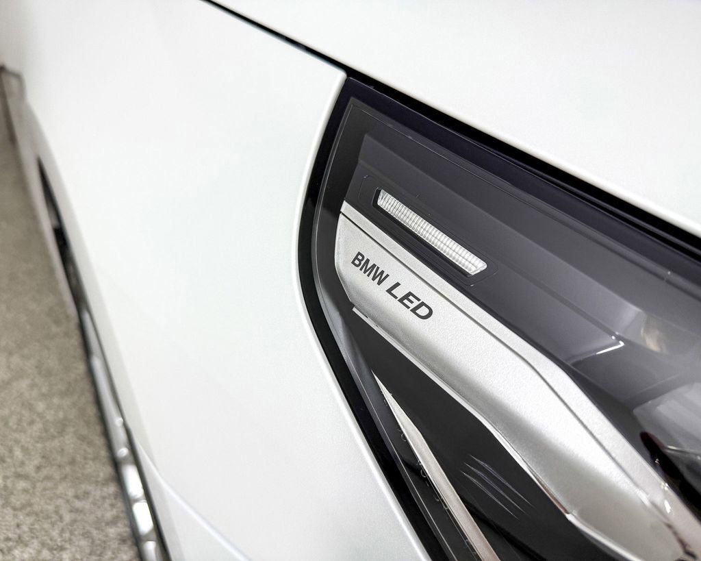 Thumbnail: 2025 BMW 5 Series - 10