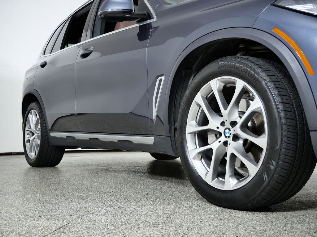 Thumbnail: 2022 BMW X5 - 8