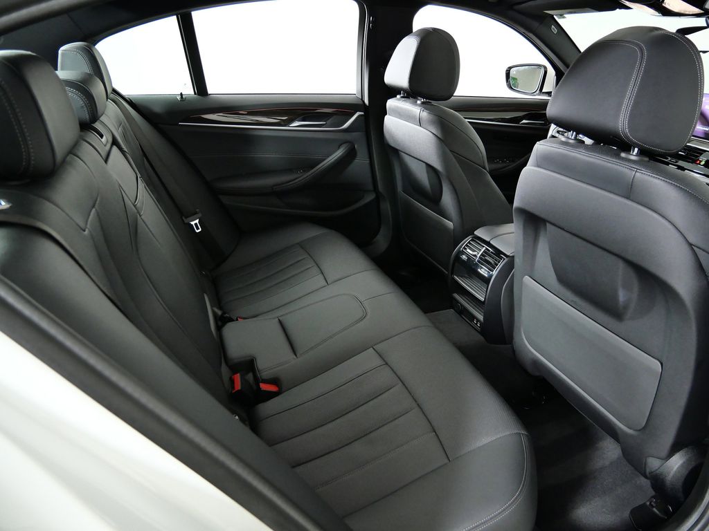 Thumbnail: 2022 BMW 5 Series - 25