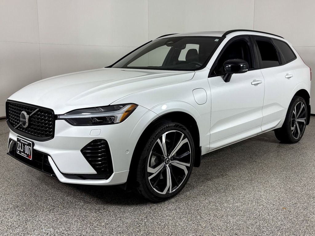 Thumbnail: 2022 Volvo XC60 - 1