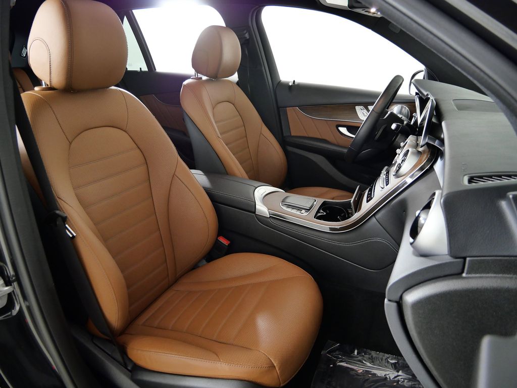 Thumbnail: 2021 Mercedes-Benz GLC - 22