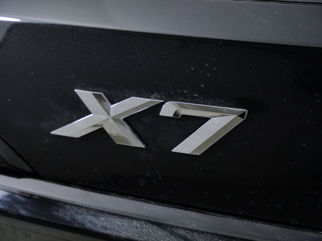 Thumbnail: 2026 BMW X7 - 13