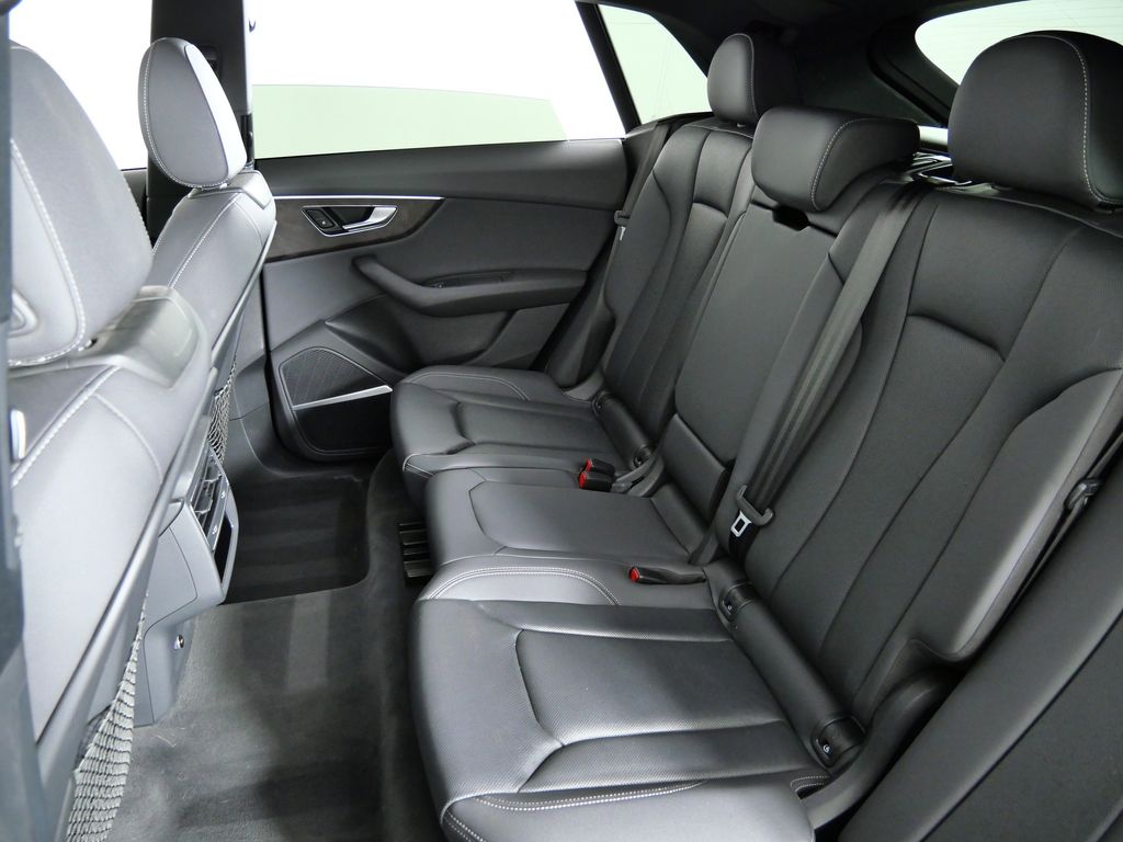 Thumbnail: 2020 Audi Q8 - 33