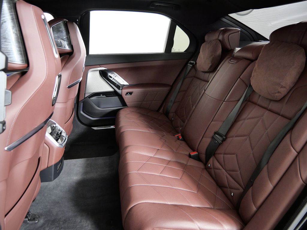 Thumbnail: 2023 BMW 7 Series - 37