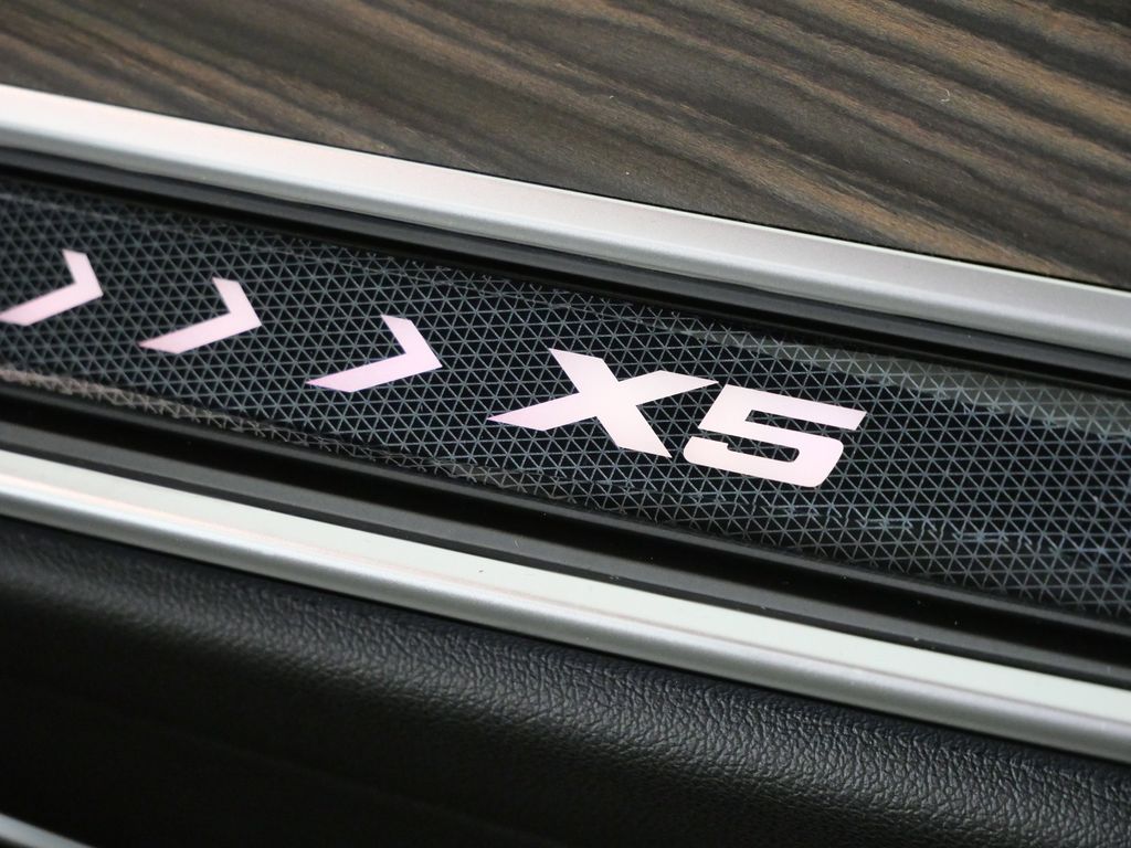 Thumbnail: 2026 BMW X5 - 24