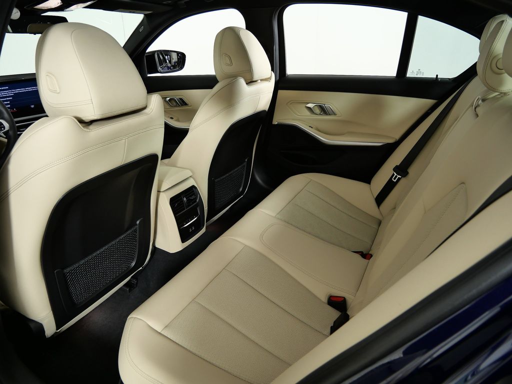 Thumbnail: 2023 BMW 3 Series - 34
