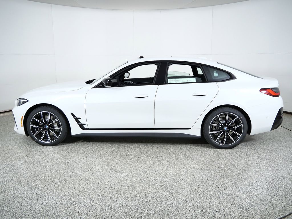 Thumbnail: 2025 BMW i4 - 15