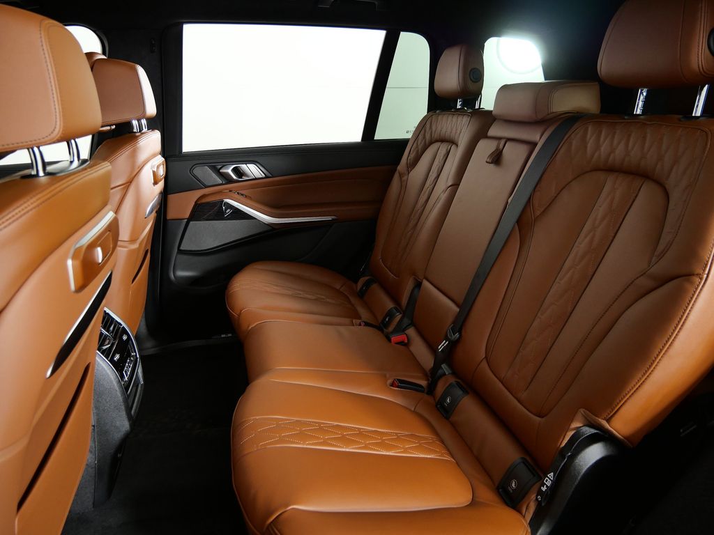 Thumbnail: 2026 BMW X7 - 35