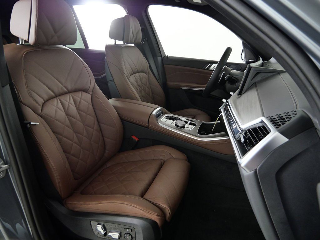 Thumbnail: 2026 BMW X5 - 21