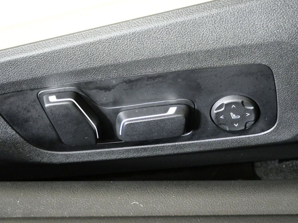 Thumbnail: 2025 BMW 4 Series - 27