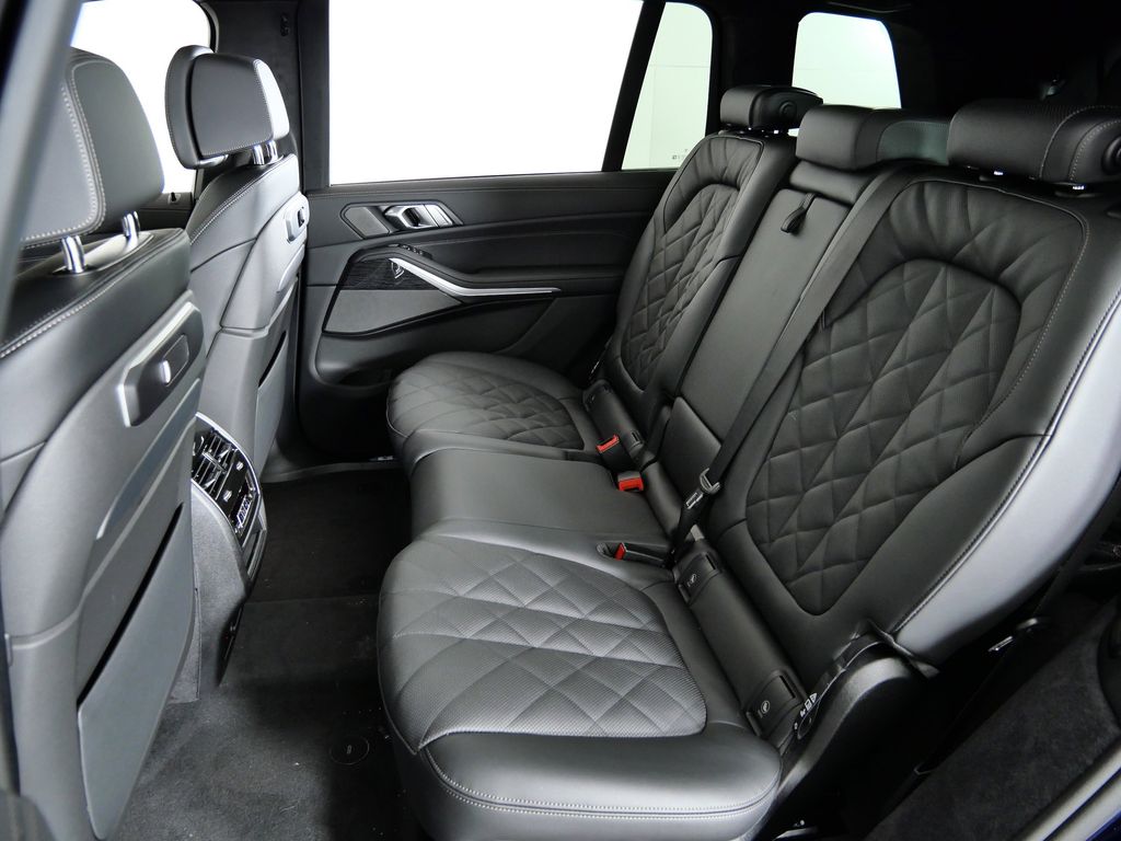 Thumbnail: 2026 BMW X7 - 33