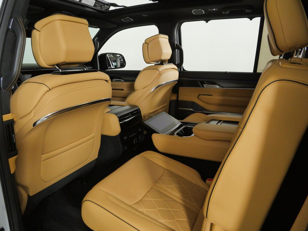Thumbnail: 2023 Jeep Grand Wagoneer - 35