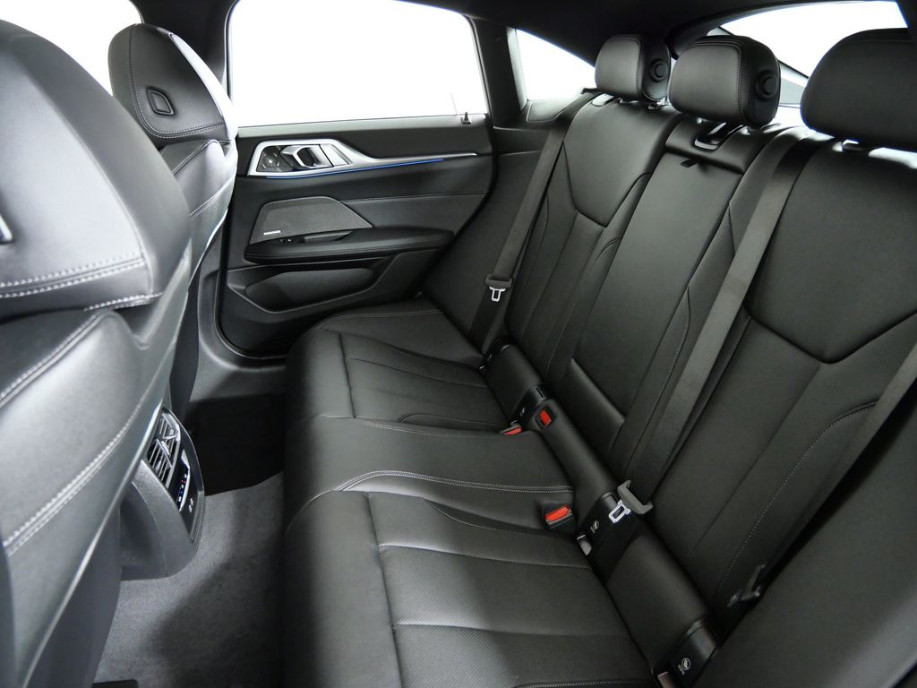 Thumbnail: 2026 BMW i4 - 31