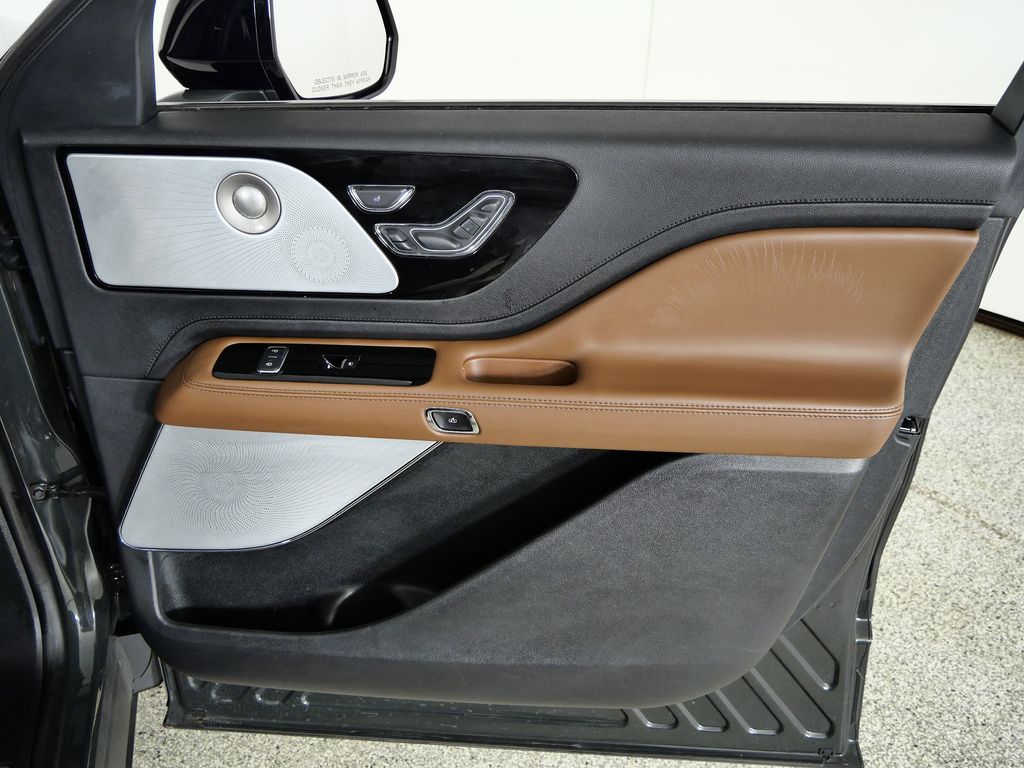 Thumbnail: 2023 Lincoln Aviator - 20