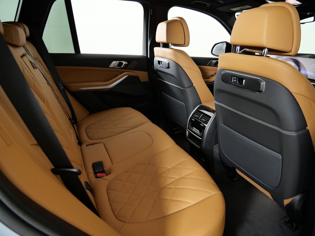 Thumbnail: 2026 BMW X5 - 26