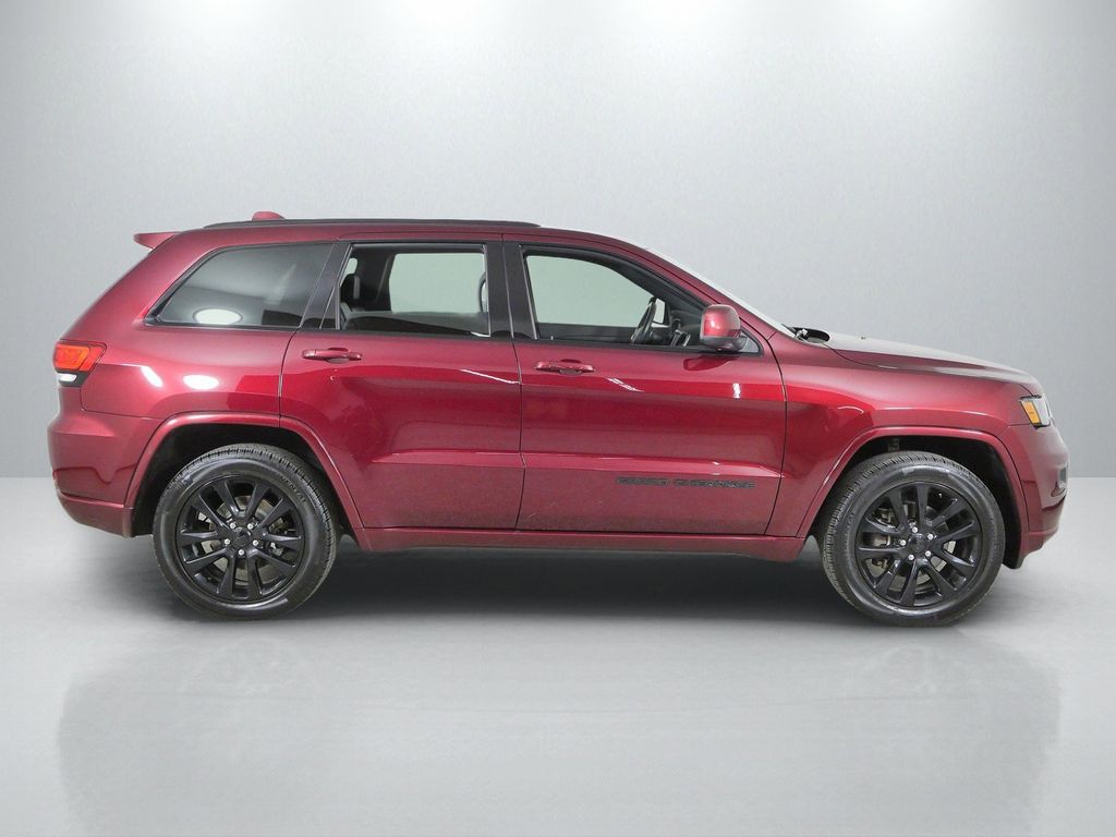 Thumbnail: 2017 Jeep Grand Cherokee - 8