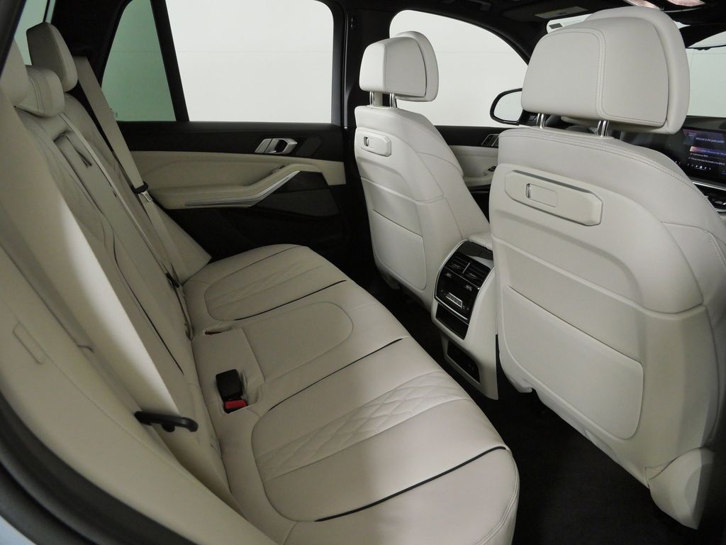 Thumbnail: 2026 BMW X5 - 26