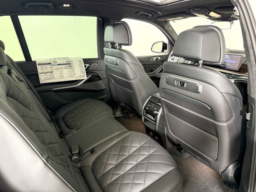 Thumbnail: 2026 BMW X7 - 28