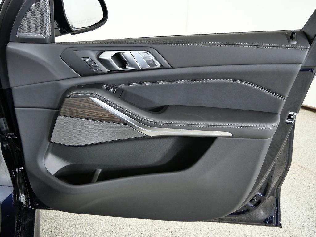 Thumbnail: 2026 BMW X7 - 20