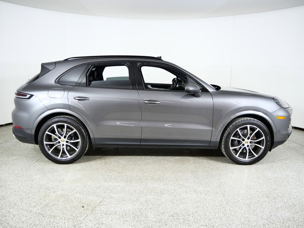 Thumbnail: 2024 Porsche Cayenne - 9
