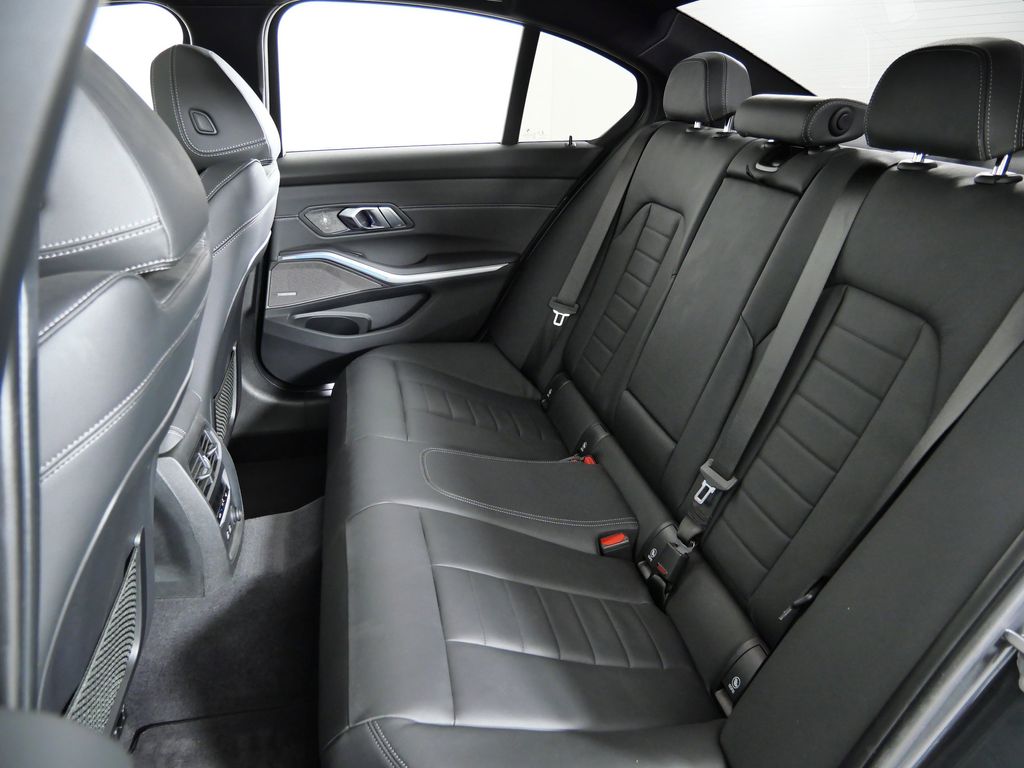 Thumbnail: 2020 BMW 3 Series - 32