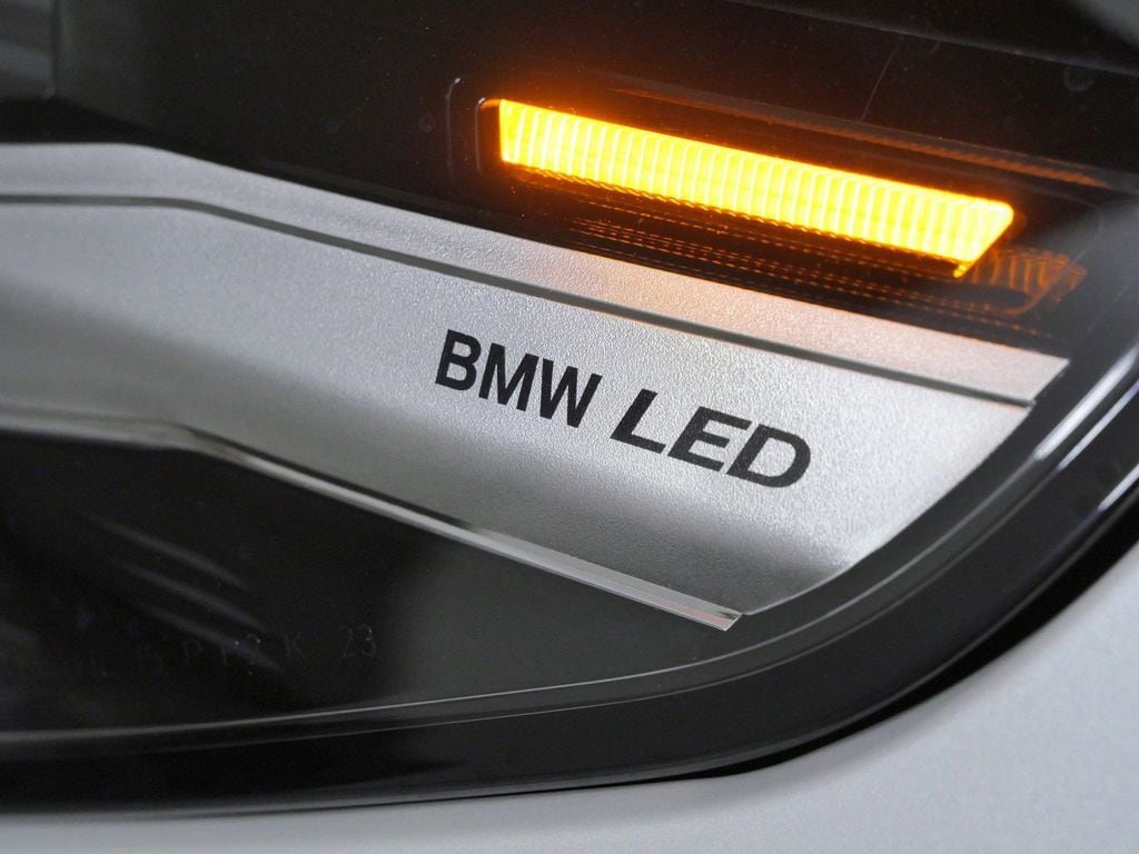 Thumbnail: 2027 BMW 5 Series - 4