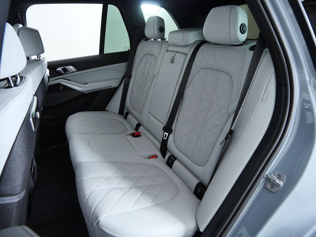 Thumbnail: 2026 BMW X5 - 29
