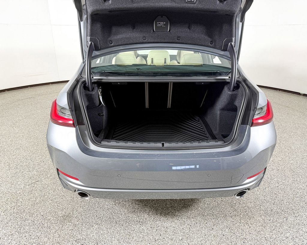 Thumbnail: 2025 BMW 3 Series - 18