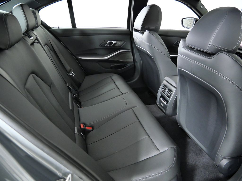 Thumbnail: 2026 BMW 3 Series - 25