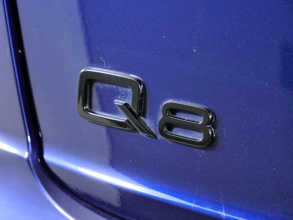 Thumbnail: 2023 Audi Q8 - 14