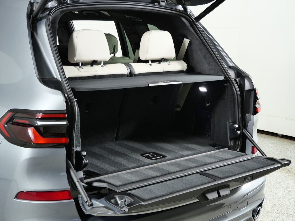 Thumbnail: 2023 BMW X7 - 36