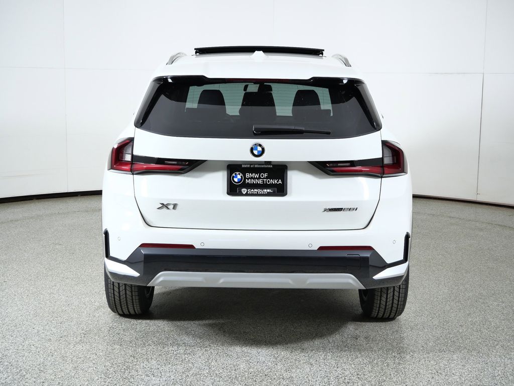 Thumbnail: 2026 BMW X1 - 10