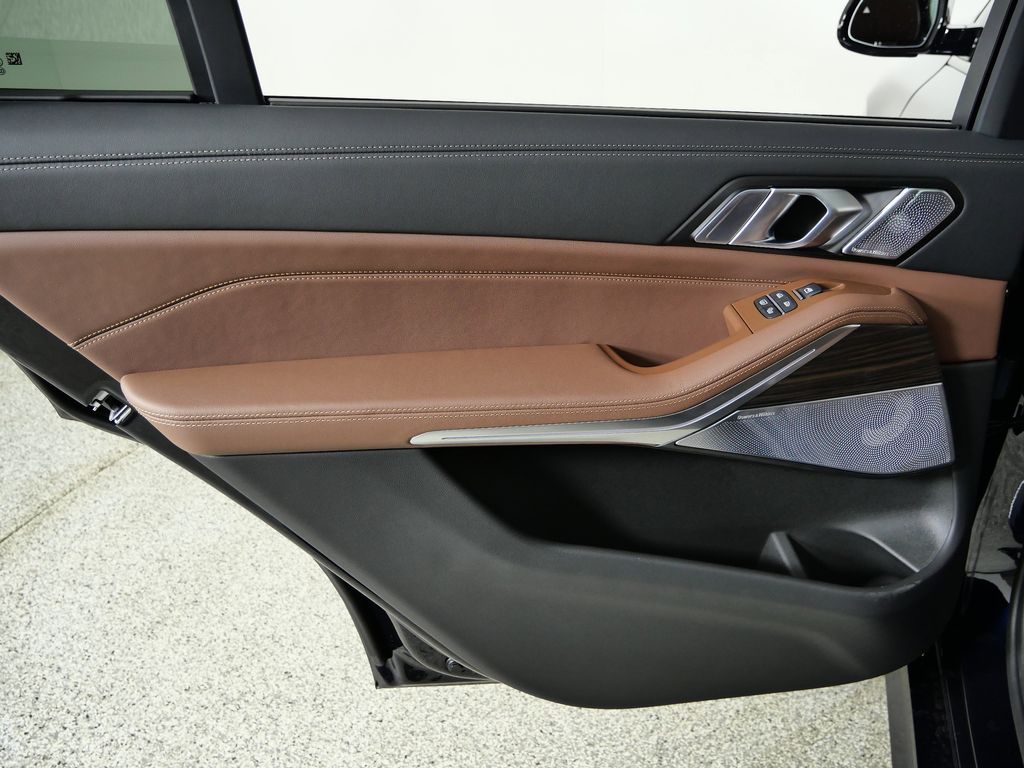 Thumbnail: 2026 BMW X7 - 33