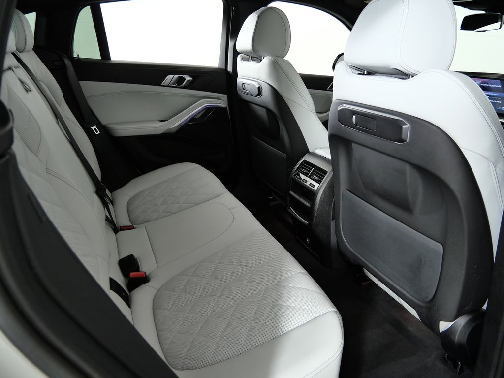 Thumbnail: 2025 BMW X6 - 31