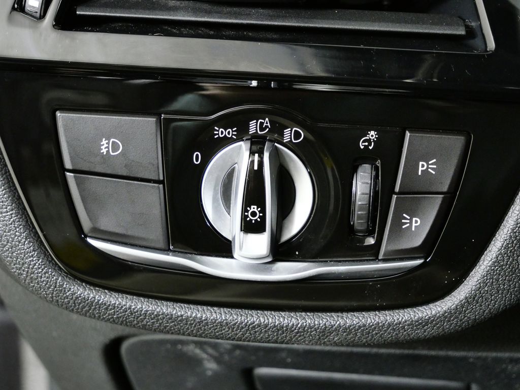 Thumbnail: 2018 BMW 5 Series - 40