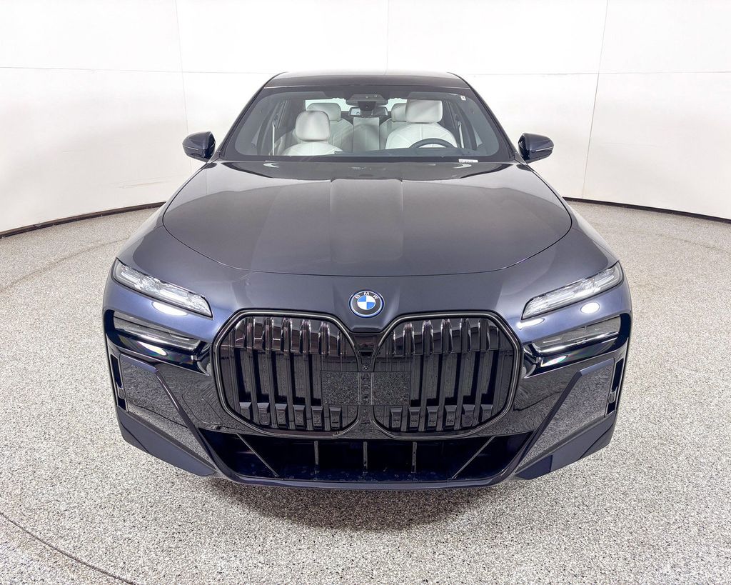 Thumbnail: 2025 BMW 7 Series - 6