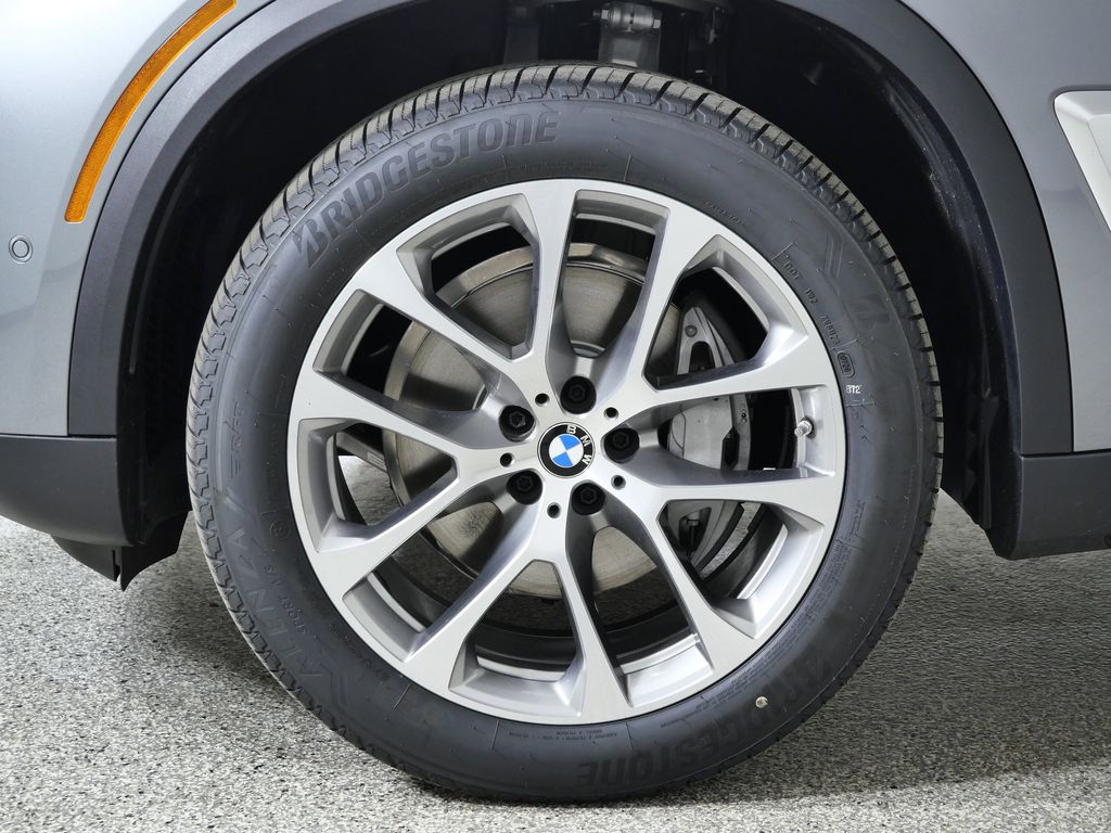 Thumbnail: 2026 BMW X5 - 17